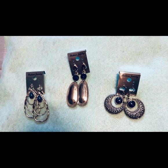 3 pair Earring bundle in Blue and SilverTone - Picture 3 of 3